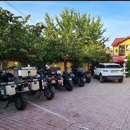 Hotel Sym Ploieşti Exteriör bild