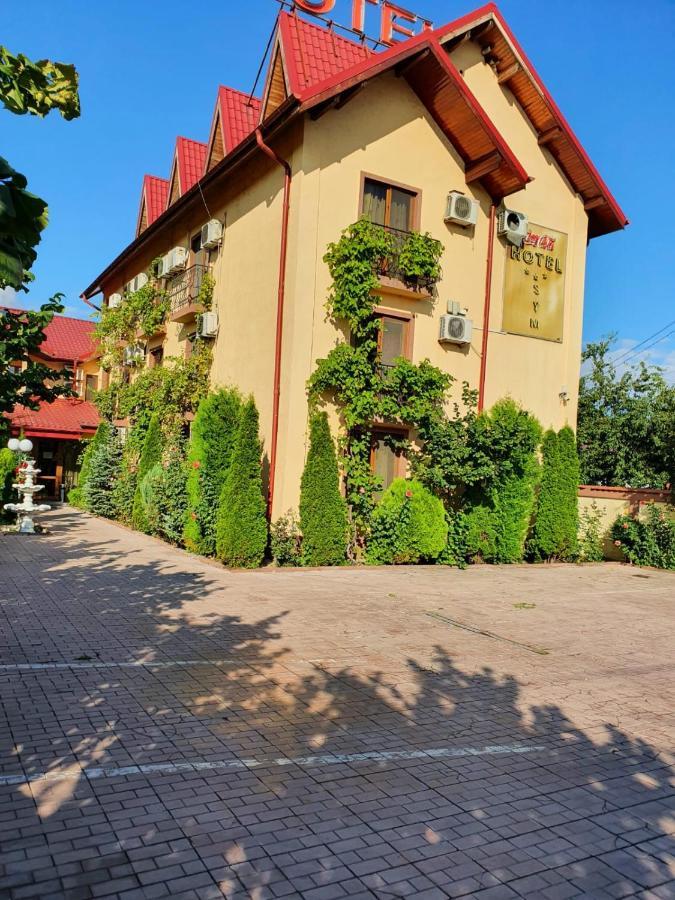 Hotel Sym Ploieşti Exteriör bild