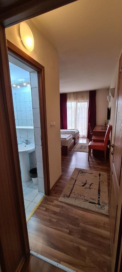 Hotel Sym Ploieşti Exteriör bild